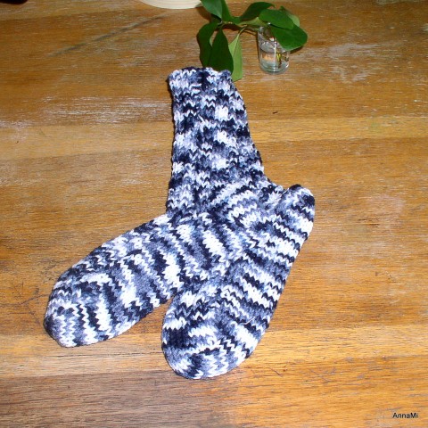 čerbílé ponožky zima pletení relax bílé černé šedé ponožky nohy příze pohoda 
