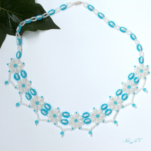 Jemné kopretiny náhrdelník kopretina na krk bílé a modré 