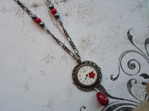 Steampunkový náhrdelník červená náhrdelník hodinky čas vintage řetízek stříbrná perličky steampunk filigrán gunmetal ciferník 