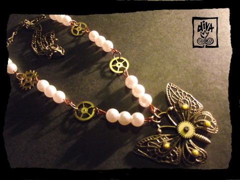 Steampunkový motýl náhrdelník motýl perličky steampunk filigrán hodinkové součástky 