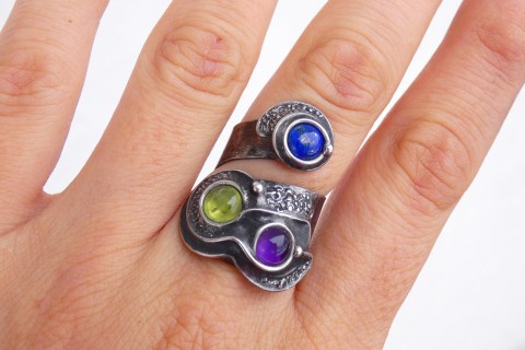 TRIO - olivín,lapis lazuli,ametyst modrý kov dárek prsten cín velký zelený kovový fialový prstýnek kovové barevný autorský lapis lazuli cínované cínovaný cínový olivín prsteny prstýnky na prst cínové ametystový 