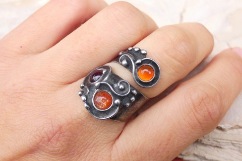 Trio prsten-arneol,granát,sluneční kov dárek prsten oranžová cín kovový barvy granát červený prstýnek kovové barevný oranžový cínované minerály cínovaný cínový sluneční prstýnky oranžové teplé granátový cínové 