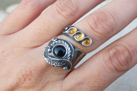Onyx a citríny - cínovaný prsten náhrdelník kámen prsten cín černá žlutá černé žlutý prstýnek onyx barevný autorský černý citrín náhrdelníky cínované minerály cínovaný kameny cínový prsteny prstýnky žluté citrínový onyxový cínové černožlutý žlutočerný 