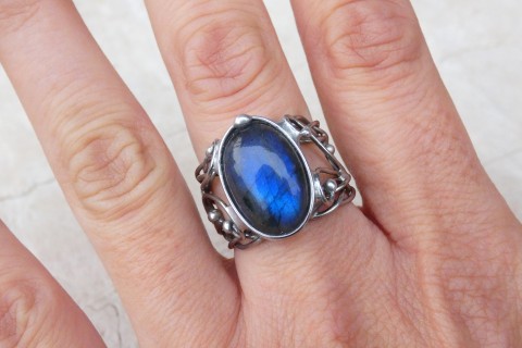 Labradoritový prsten-nerez,cín+Ag náhrdelník kámen modrý prsten modrá cín modré nerez prstýnek autorský drátovaný náhrdelníky cínované minerály cínovaný kameny cínový ovál prsteny prstýnky nerezový oválný oválné nerezové cínové labradoritový 