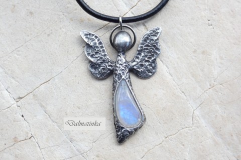 Andělíček strážníček -přívěsek šperk náhrdelník přívěsek modrý korálky cín modré anděl andělíček květinky minerály cínovaný cínový přívěsky andělíčci angelit angelitový 