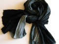 Černošedá elegance - hedvábná šála