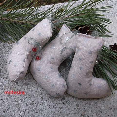 vánoční bota-ozdoba červená dekorace vánoce zlatá vánoční béžová stříbrná potisk plátno stromeček bota sob sváteční svátky cesmína botička 