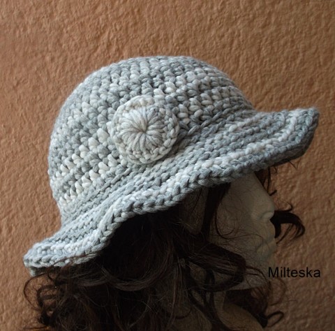 klobouk-háčkovaný,melír zima podzim klobouk bílá háčkování šedá módní melír 