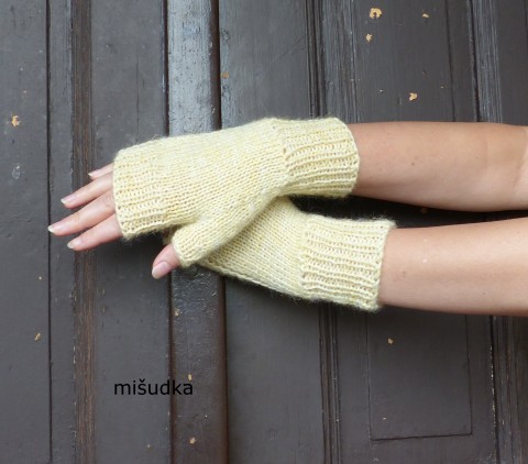 návleky žluté 2 návleky rukavice dámské ruce příjemné žluté bezprsťáky 