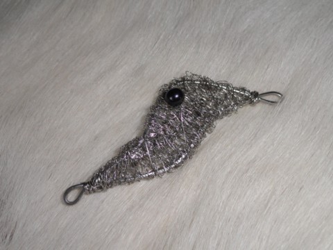 brož s tmavěfialovou říční perlou brož drát fialová nerez říční perla tmavá chirurgická ocel 