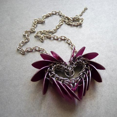 Okřídlené srdce - růžové náhrdelník přívěsek srdce růžová srdíčko řetízek kroužky kroužkování chainmaille valentýn 
