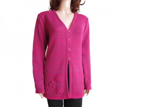 Svetr růžovo-malinový SLEVA z 956,- korálky letní bavlna pletený svetr dámský kytičky akryl aplikace svetřík lehký vesta malinový knoflíky pro ženy zapínací magenta fuchsiový 