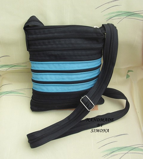 Černá s tyrkysovým pruhem kabelka taška černá tyrkysová pruhy zip zipovka zipová 