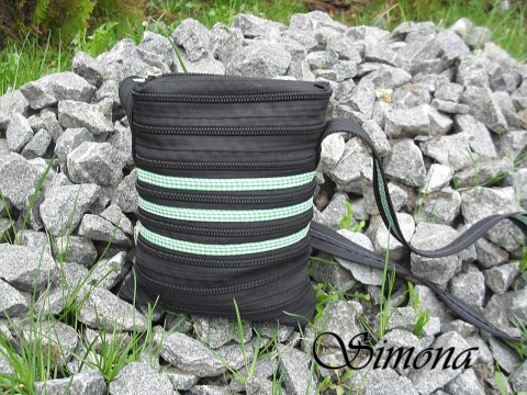 Zipovka-se zelenými kostičkami kabelka zelená taška kostička černá zip popruh zpovka 