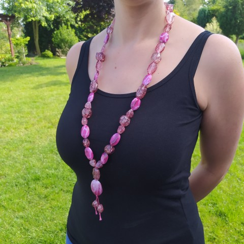 Jsem svá #5 náhrdelník fialová růžová dlouhé dlouhý plast bez zapínání 