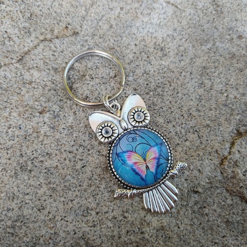 Přívěsek sovička s motýlky #9 přívěsek pestrobarevné modrá barevné motýl klíče klíčenka motýlek sova sovička křídla barevný pestrobarevný 