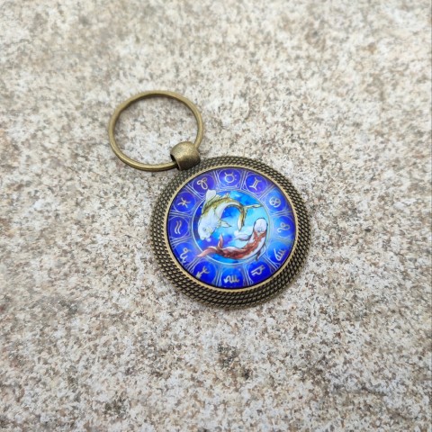 Přívěsek Ryby #1 přívěsek dárek modrá ryba klíče klíčenka ozdoba znamení zvěrokruh drobnost bronzová ryby pozornost bronzové tmavě modrá na kabelku na klíče zodiac souhvězdí 