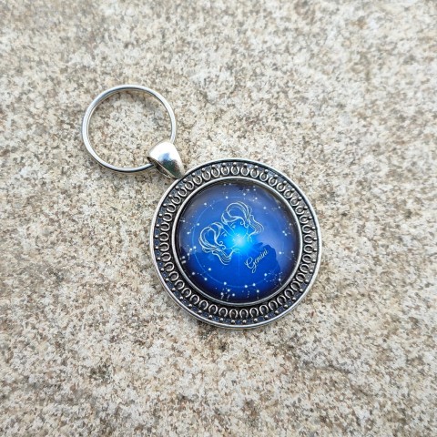 Přívěsek Blíženci #2 přívěsek dárek modrá klíče klíčenka ozdoba znamení zvěrokruh drobnost blíženci pozornost tmavě modrá na kabelku na klíče zodiac souhvězdí blíženců 