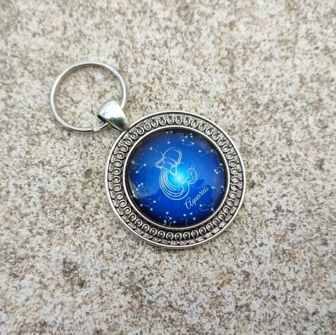 Přívěsek Vodnář #2 přívěsek dárek modrá klíče klíčenka ozdoba znamení zvěrokruh vodnář drobnost pozornost tmavě modrá na kabelku na klíče zodiac souhvězdí vodnáře 