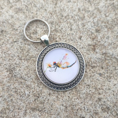 Přívěsek vážka #16 přívěsek pestrobarevné dárek bílá klíče klíčenka bílé ozdoba vážka křídla barevný bílý drobnost pestrobarevný vážky pozornost na kabelku na klíče dragonfly barvné 