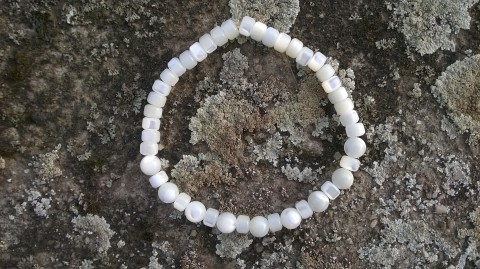 náramek: perleť (1) náramek perleť bílá kuličky vále 