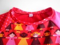 Červené tričko s panenkami