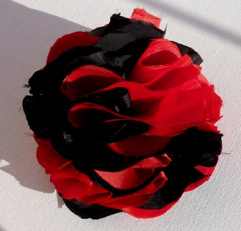 Vášeň červená květina láska černá látková šitá vášeň látka 