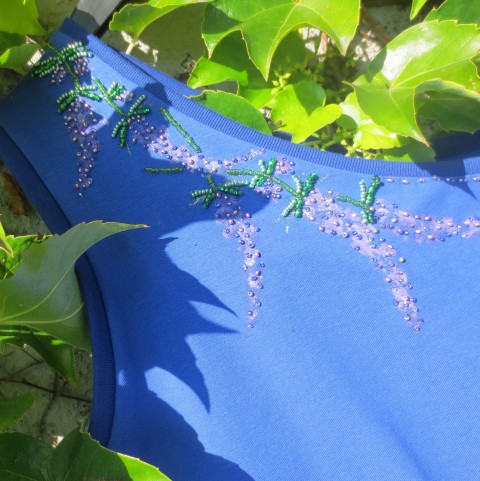 Asymetrický to s levandulí...M modrý korálky malba levandule letní top léto luxusní asymetrický vyšívaný 