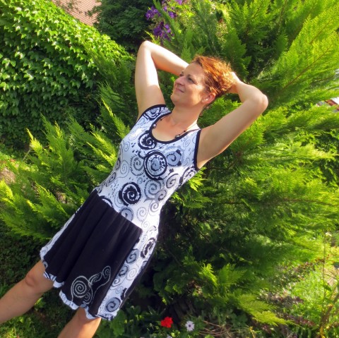 Přes plavky k vodě - IDEÁL! voda malované letní šaty léto pohodlné originál černobílé pláž lehoučké 