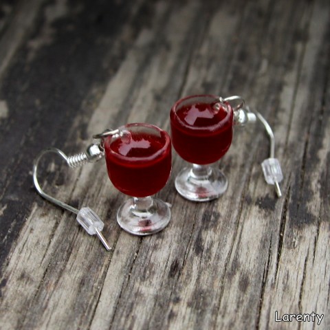 Vinové naušničky - červené víno sklenice hrozny 