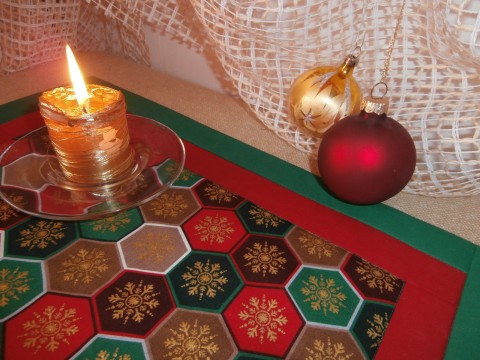 Vánoční klasické červená zelená vánoce zlatá patchwork prostírání atmosféra vánoční kombinace sváteční 