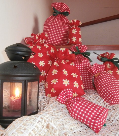 Vánoční a praktické 9 x 14 červená děti stuha zlatá mašle vánoční pytlík šňůrka celoroční praktické dárečkování 