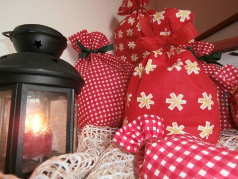 Vánoční a praktické 19 x 14 cm červená děti stuha zlatá mašle vánoční pytlík šňůrka celoroční praktické dárečkování 