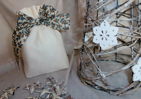 Pytlíčky dárečkové 6ks II. dárek děti modrá vánoce stuha zlatá vánoční pytlík sáček béžová dárkový textilní pytlíček dárečky látkový zavazovací 