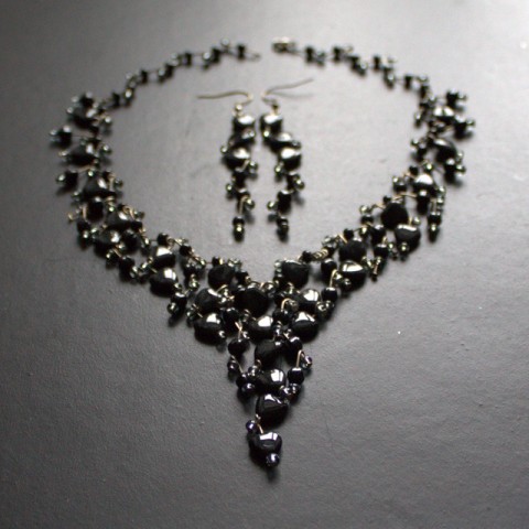 TEMNÁ SRDCE šperk náhrdelník náušnice elegantní svatba svatební slavnostní jedinečný blankyt metal bohatý červánky větev purpur exkluzivní zdobný nach větévky růžováautorský 