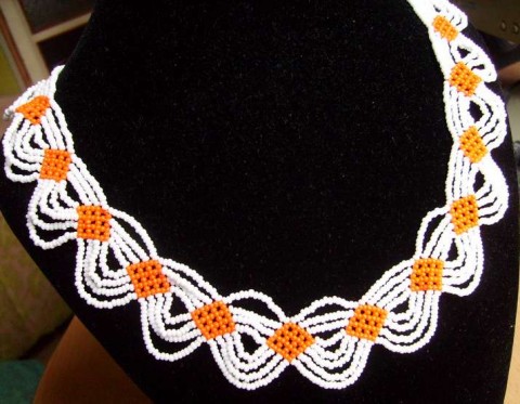Náhrdelník Orange Juice náhrdelník šitý luxusní výrazný bílý oranžový jemný 