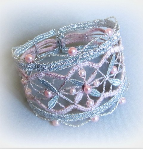 Náramek-stříbrno-růžový šperk náramek originální růžová krajka stříbrná paličkovaná slavnostní 
