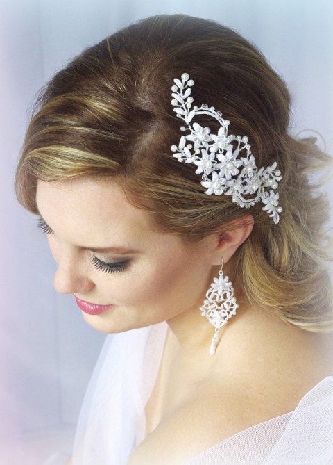 Svatební do vlasů Salma spona bílá ozdoba čelenka krajka luxusní paličkovaná svatební účes nevěsta 