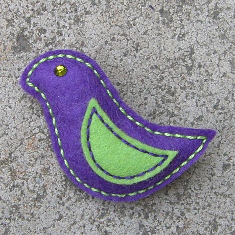 Fialový ptáček Henrik brož zvíře zelená pták ptáček fialová veselé swarovski zoo vyšívané filc třpytivé plst 