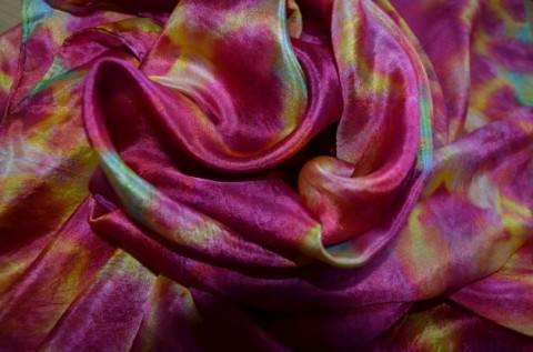 Hedvábný šátek tmavě růžový pestrý batika hnědá hedvábí pestrý hedvábný hedvábná šátek hedvábné silk 