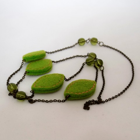 Spadané listí náhrdelník zelená 
