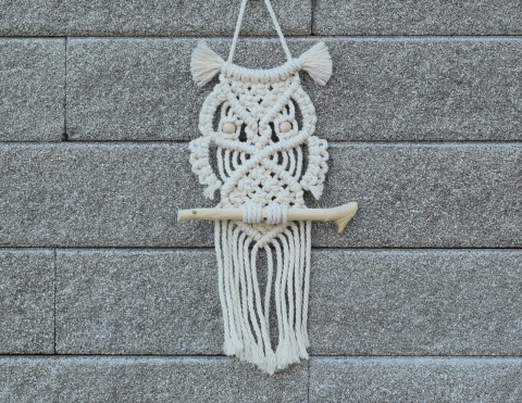 Sovička na větvi styl dekorace bavlna přírodní sova sovička peří peříčka macramé větev boho skandinávský 