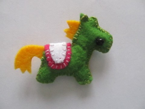 zelený koník:) kun ponik pony zvíře příroda bro 