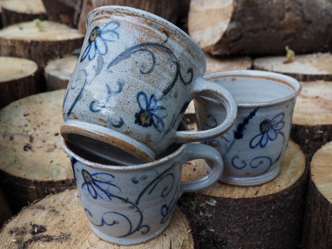 hrnek - RMEN domov dárek radost kamenina hrnek čaj levandule káva louka rmen hornet sršeň tradice řemeslo 