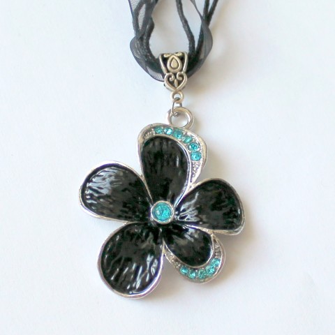 Luxusní květinkový náhrdelník náhrdelník dárek květina moderní elegantní luxusní 