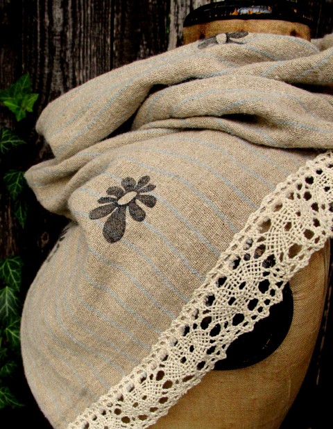 Šál s tyrkysovými proužky a kytkama jarní letní len kytky šátek kopretiny pléd handmade na krk original 
