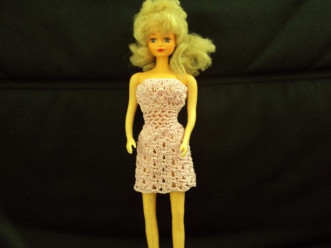 Šeříkové koktejlové šatičky panenka šaty háčkované krátké společenské barbie 
