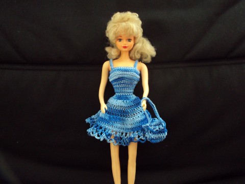 Modré melírované šatičky panenka šaty háčkované krátké společenské barbie 