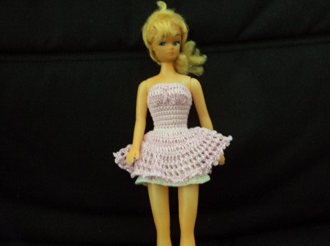 Šeříkové šatičky panenka šaty háčkované krátké společenské barbie 