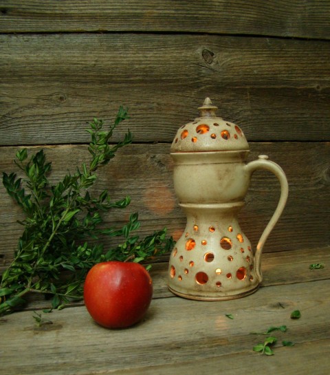 Pícka ... na jablko domov jablko jablíčko dekorace dárek kuchyně keramika ptáček svícen vůně dóza aromalampa chalupa originál handmade pec zapékací jablečňák ohřívák pícka na jablko prořezávaná 